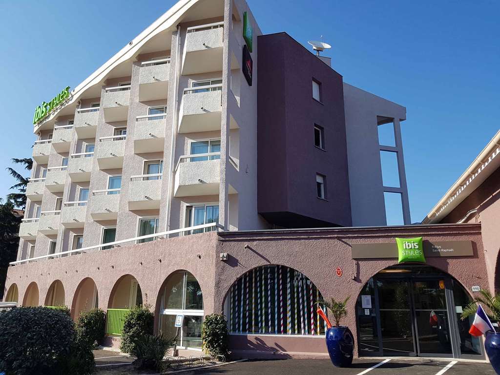 Ibis Styles Frejus St Raphael Hotel Exterior photo